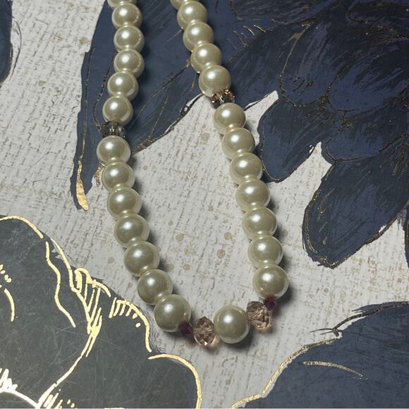 SOLD Vintage Handmade Chunky Cream Pearl and Red Beaded Necklace - Picture 5 of 9